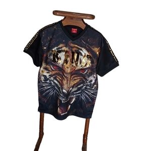 VICTORIOUS MEN’S LION KING V NECK T SHIRT SIZE MEDIUM
